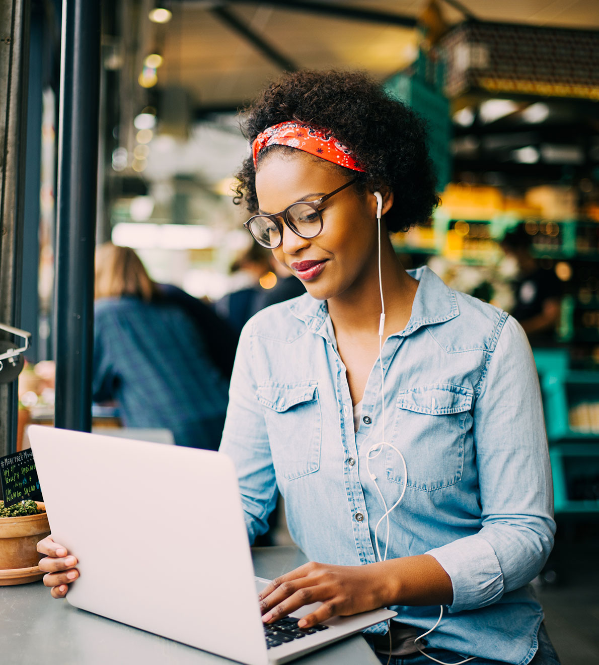 Woman in coffee shop on computer